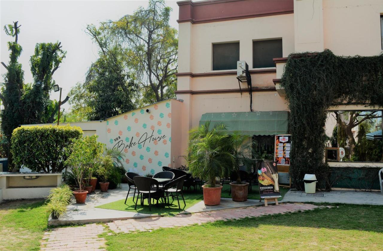 R C Palace Hotel Bhiwadi Luaran gambar